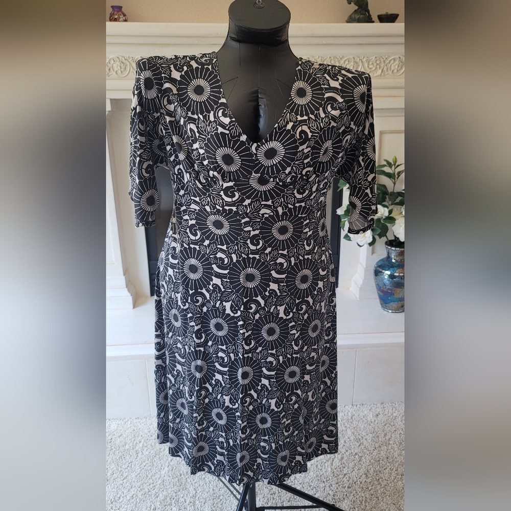 INC International Concepts Black and White Short Sleeve Dress